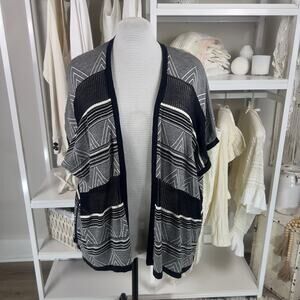 Fresh Womens Size XL Black & White Graphic Short Sleeve Open Front Sweater #3001